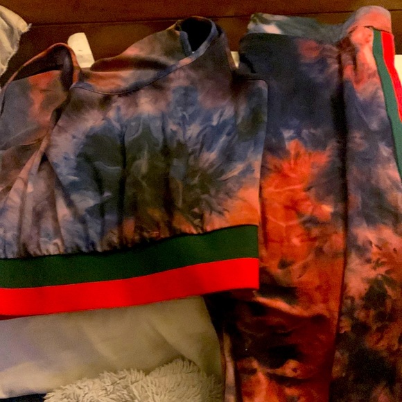 It’d cute cleaning my closet out - Picture 1 of 8